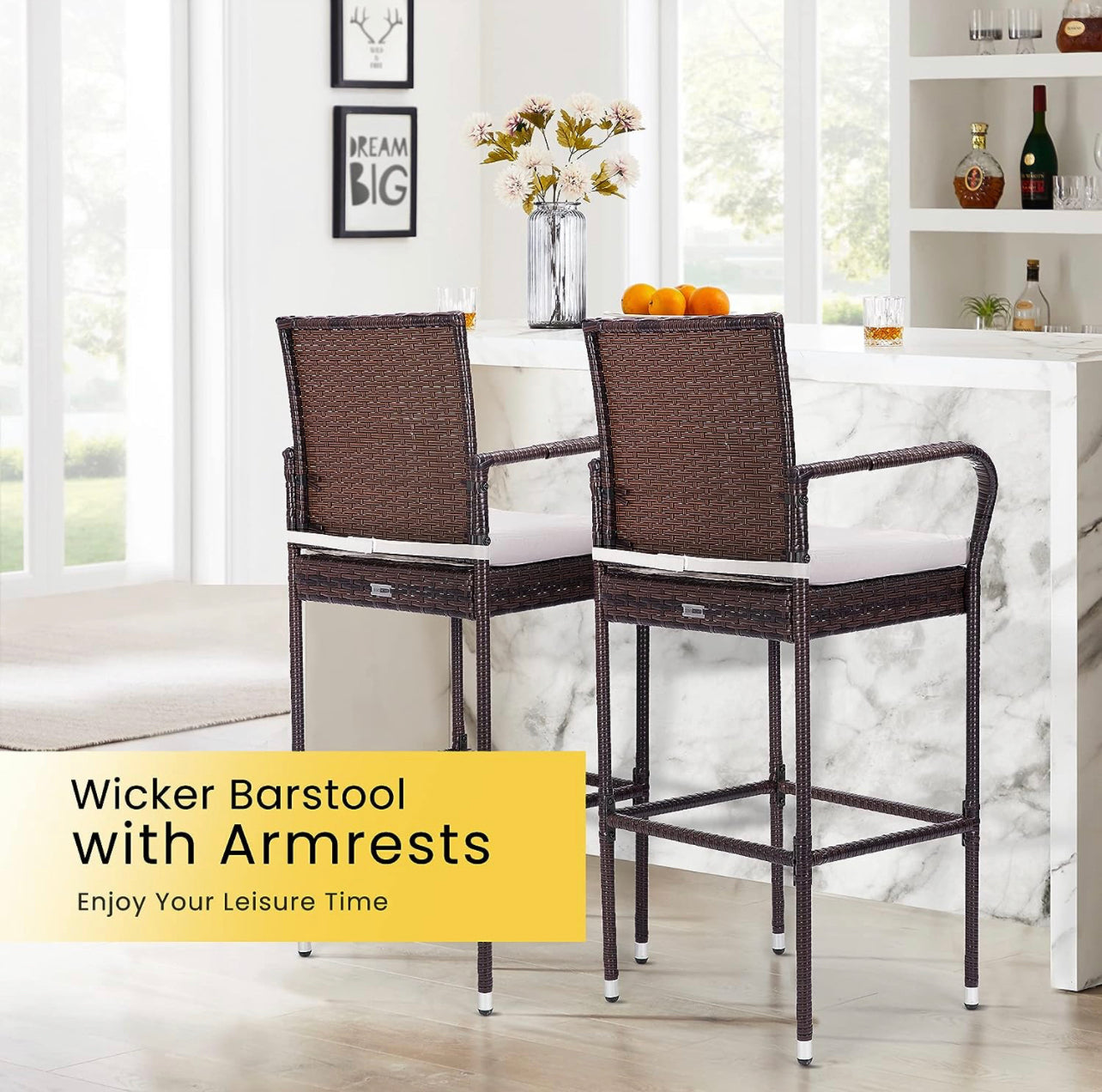 Stool de mimbre color marron por unidad.