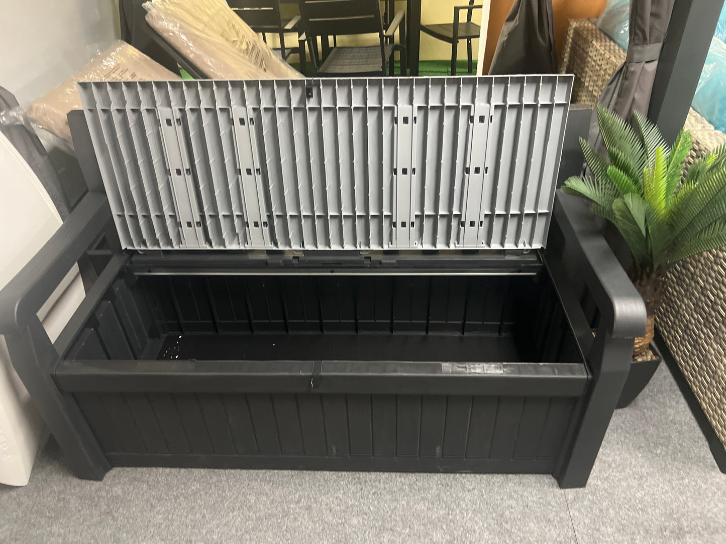 Storage exterior platico color negro y gris